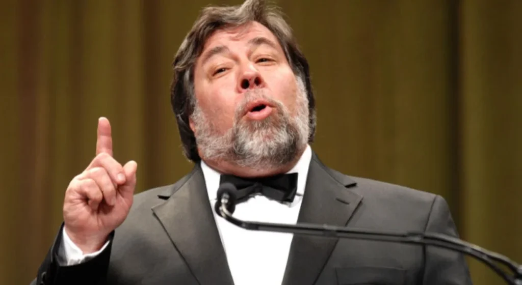 Steve Wozniak speaking at formal event in tuxedo