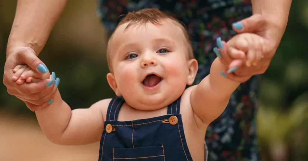 when do babies start reaching for people