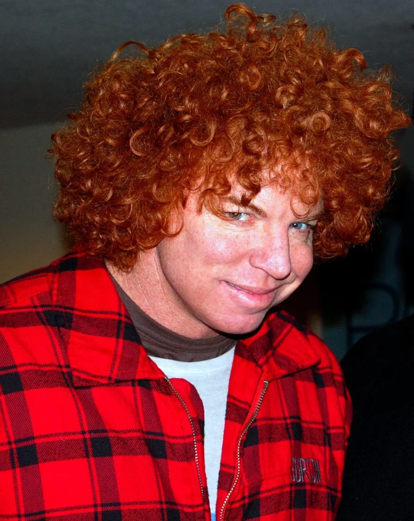 Carrot Top (Scott Thompson) in a red plaid shirt